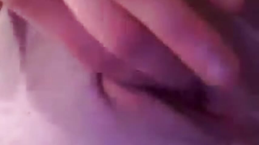 Masturbazione con la figa depilata - video by Azzurra1234 cam model