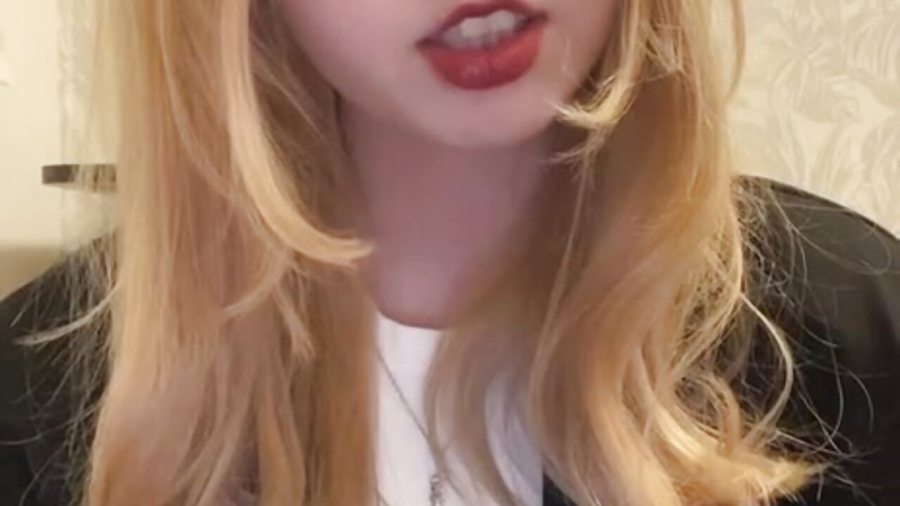 me 🌹 - video by mollyy_snow