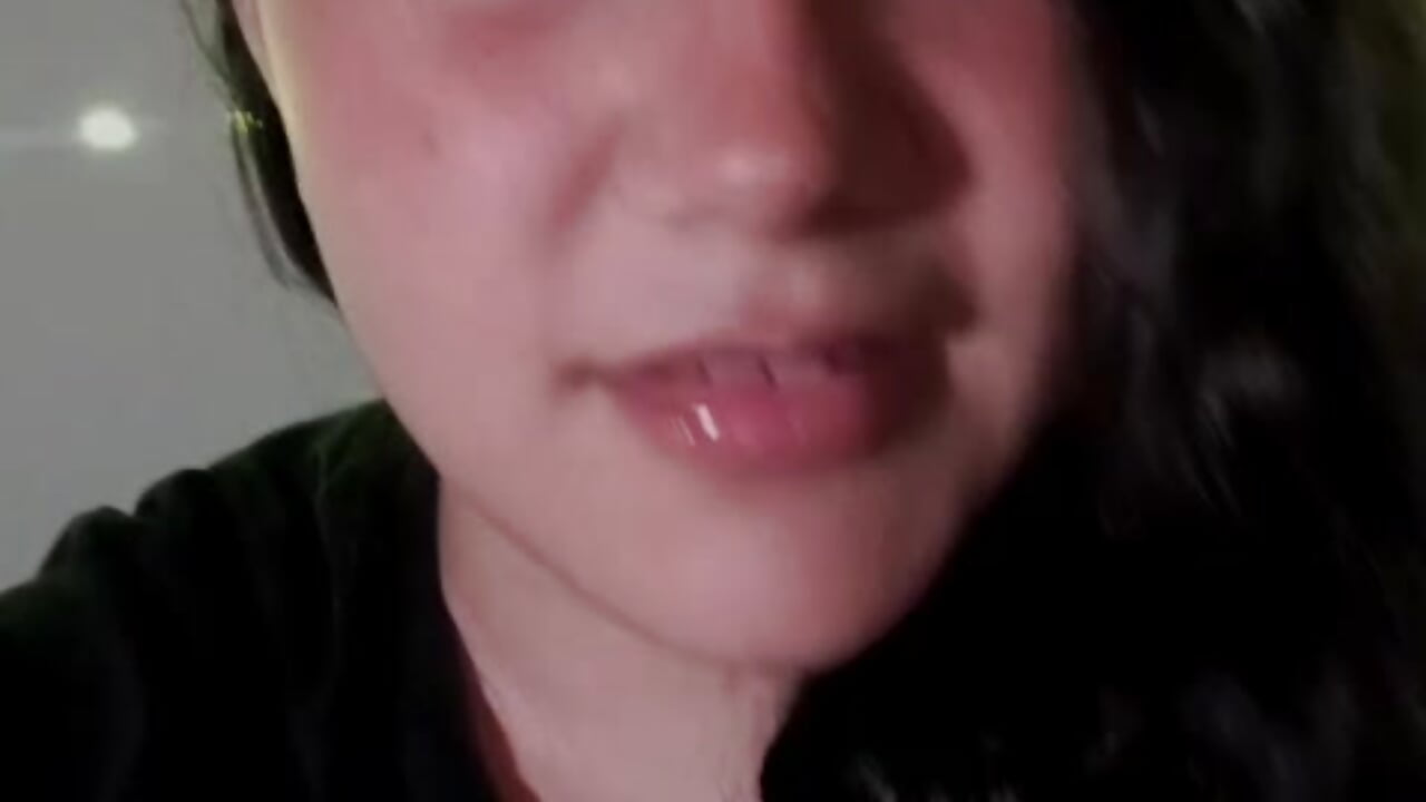 !! - video di urTeenieLatin modella di cam