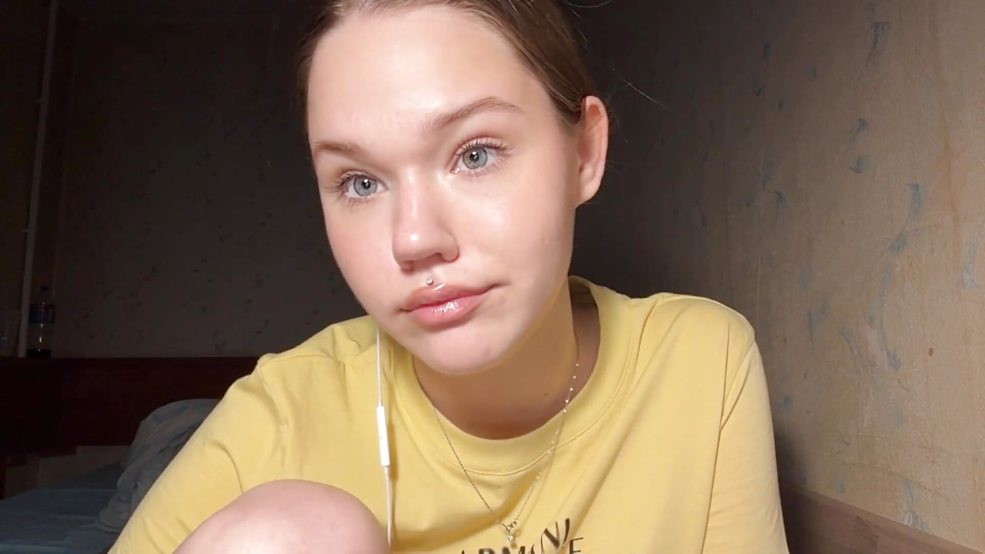 cute face)－カメラキャストのVannessaWakelyの動画