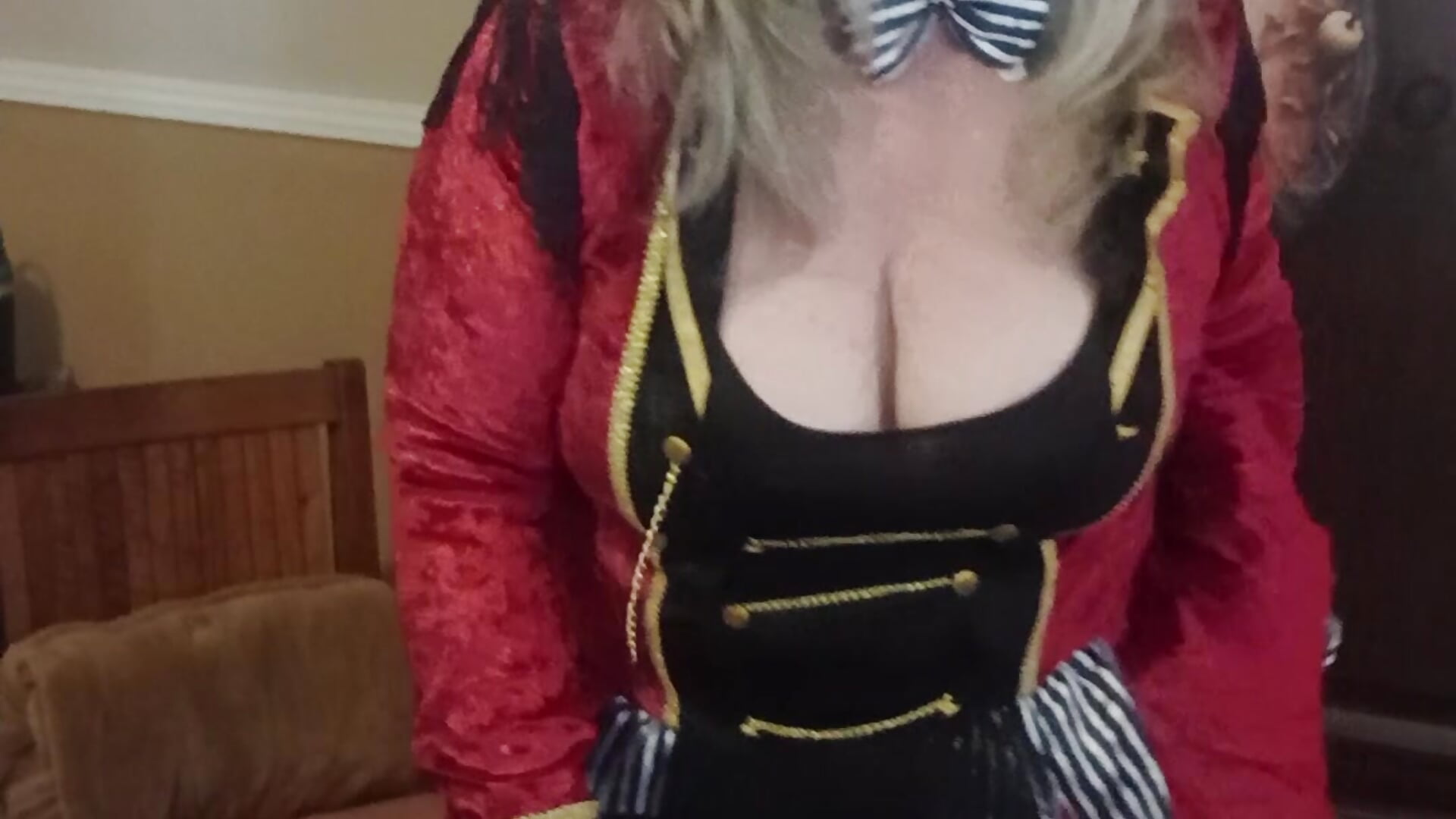 All Eyes on the Ringmaster🎪 – видео вебкам-модели LeslieLustalot