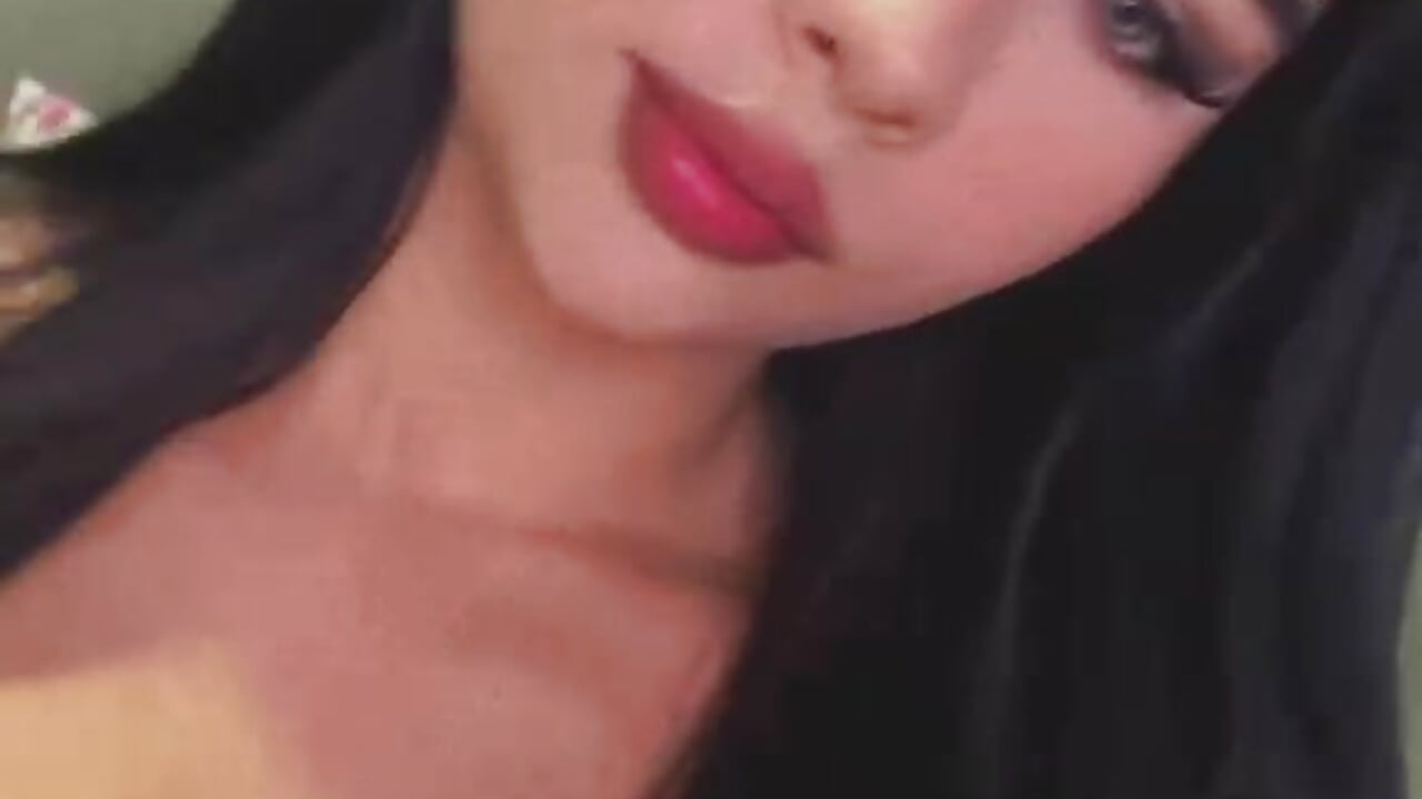 Look at my eyes 😏 – video modela na kameri Aryanne24