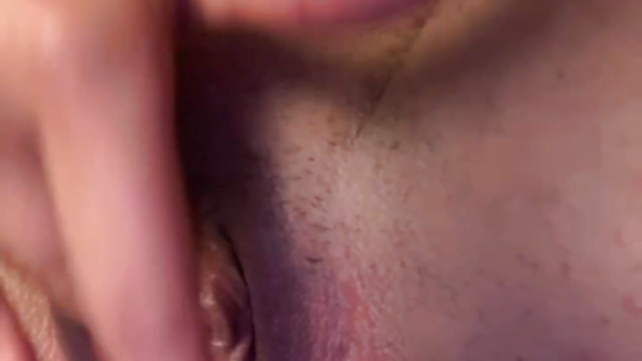 Fingering my wet pussy close up - відео від вебкаммоделі Aria_Blue_