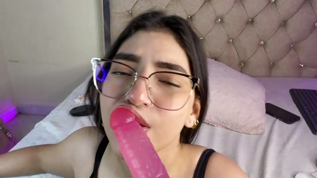 Do you want me to suck your dick?😳 - video by Candy_tynna cam model