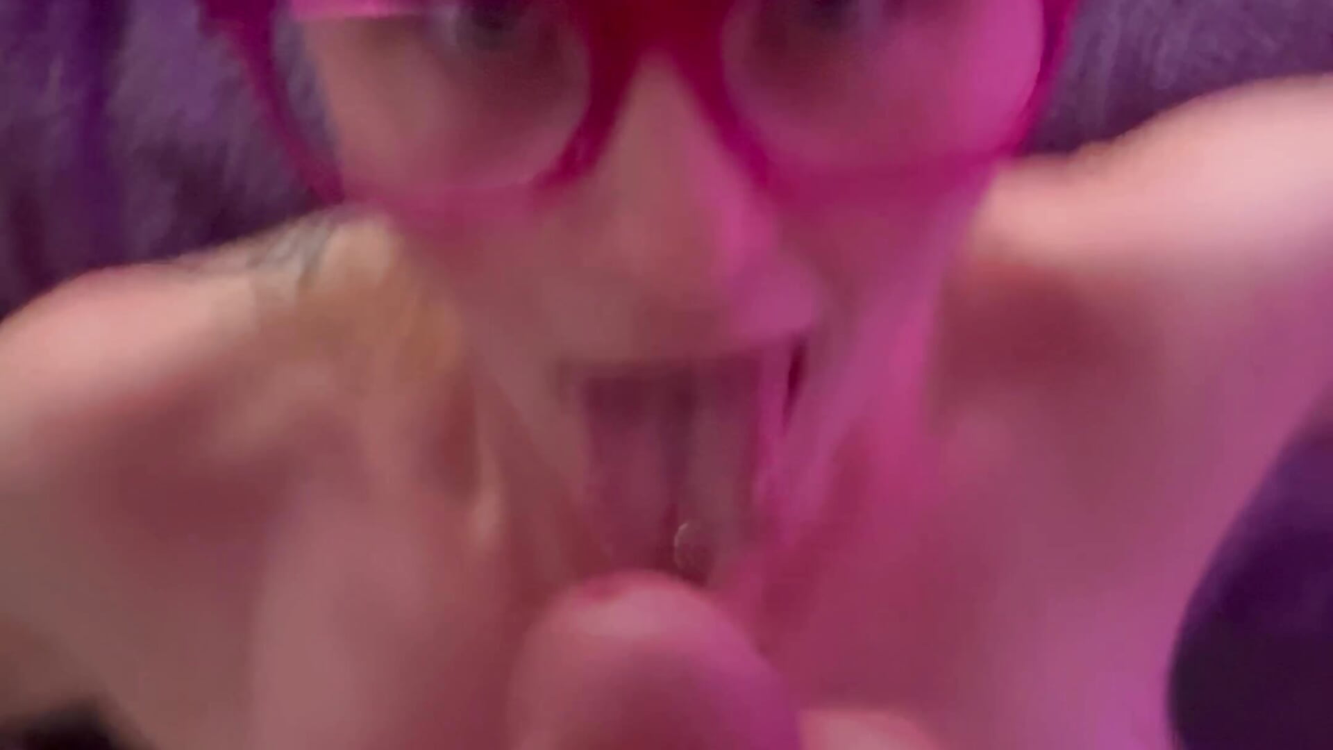 big load on phoebes face and glasses - Video von phoebeandmatt Cam-Model
