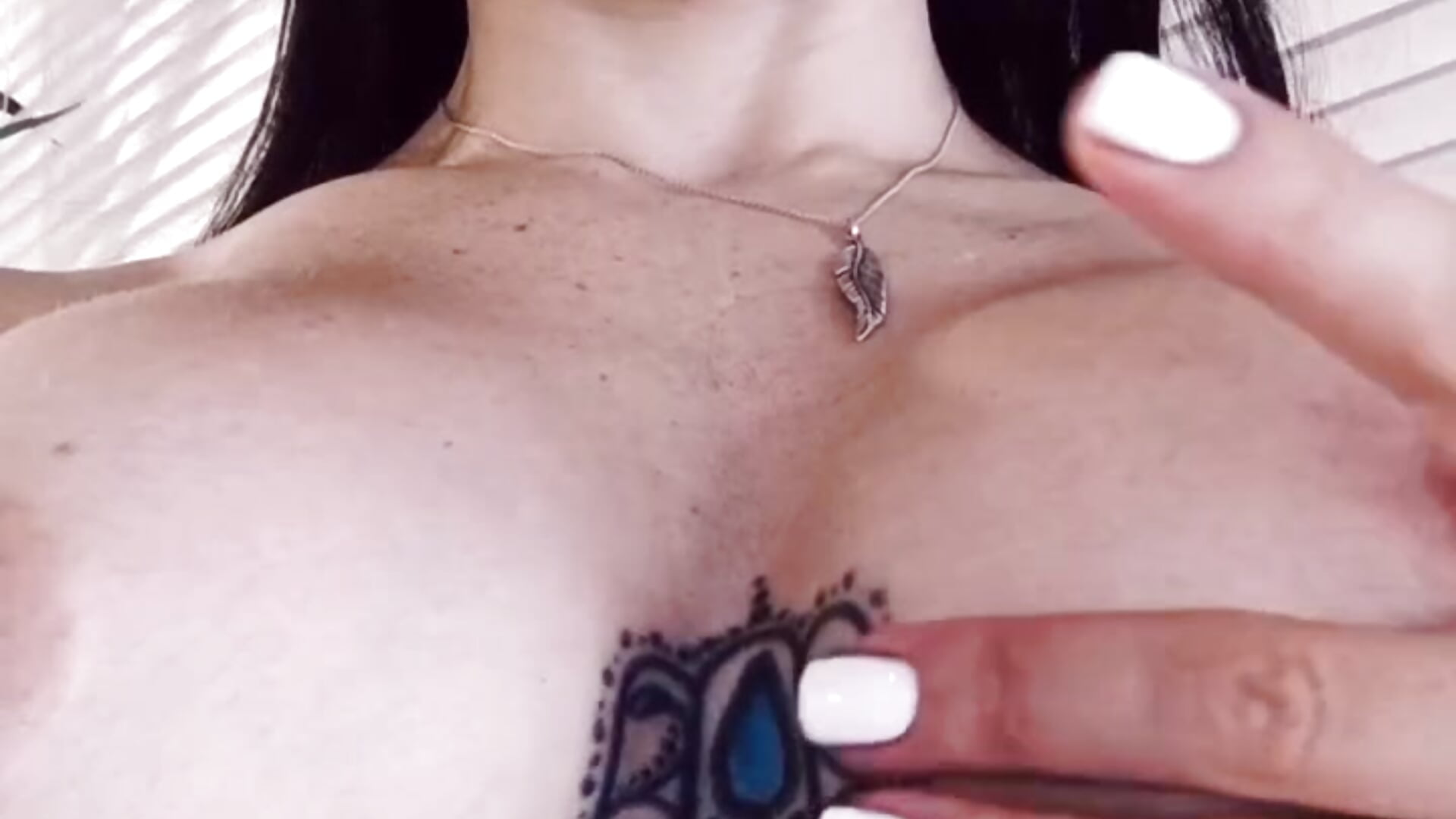 tatto and boobs - video van JessiVelvet cam-model