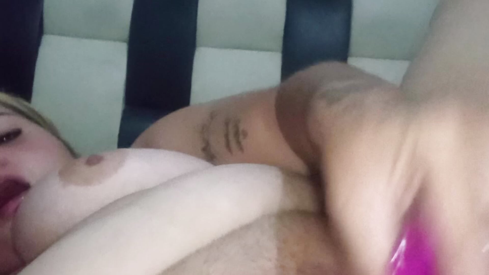 Estrenando mi nuevo juguete - video by Heidi666 cam model