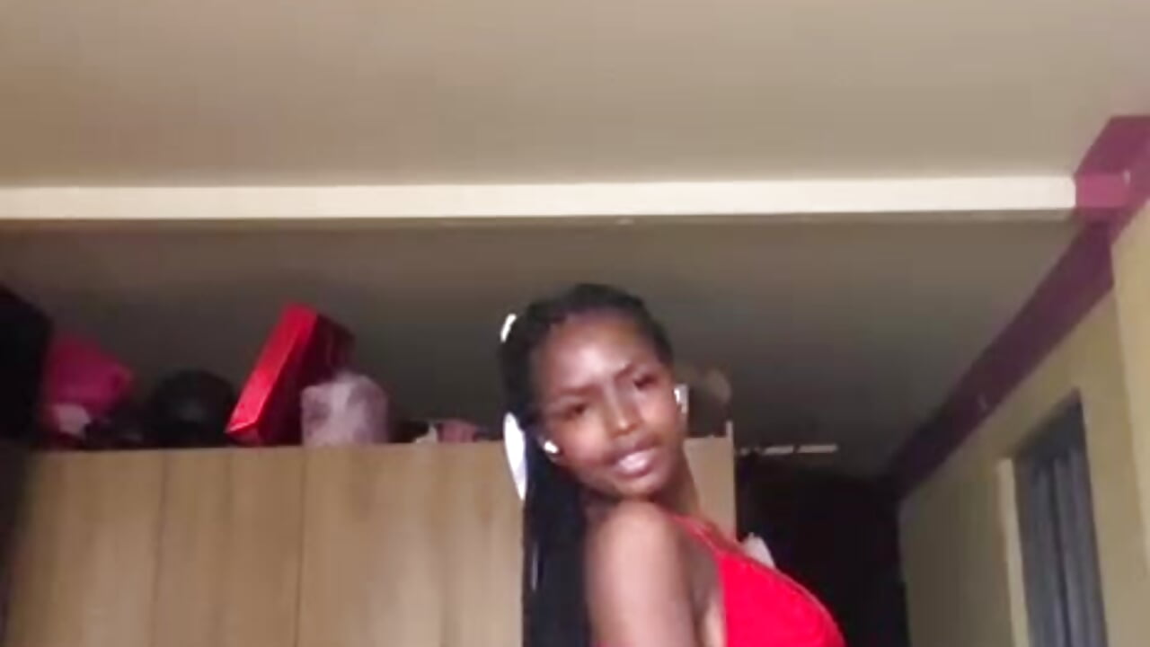 Did you miss me?🖤🤍 – video od webkamerové modelky Ellysrose