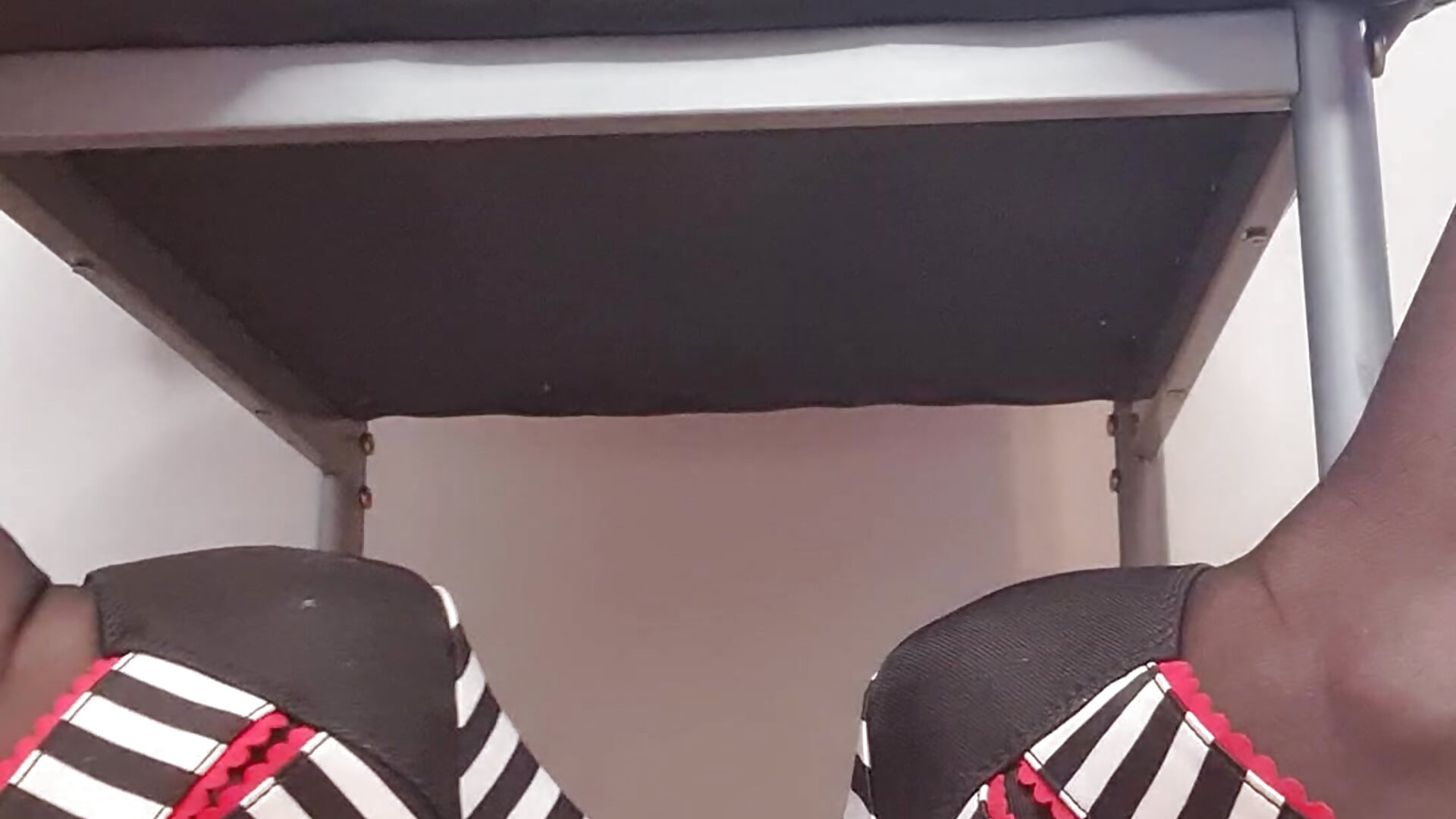 squirt sur mes talons / squirt on high heels - FloraMilano 캠 모델의 동영상