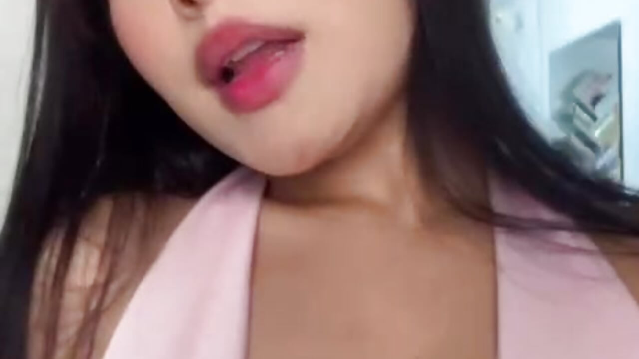Hii 🥰 - video by Isabelle_Starling