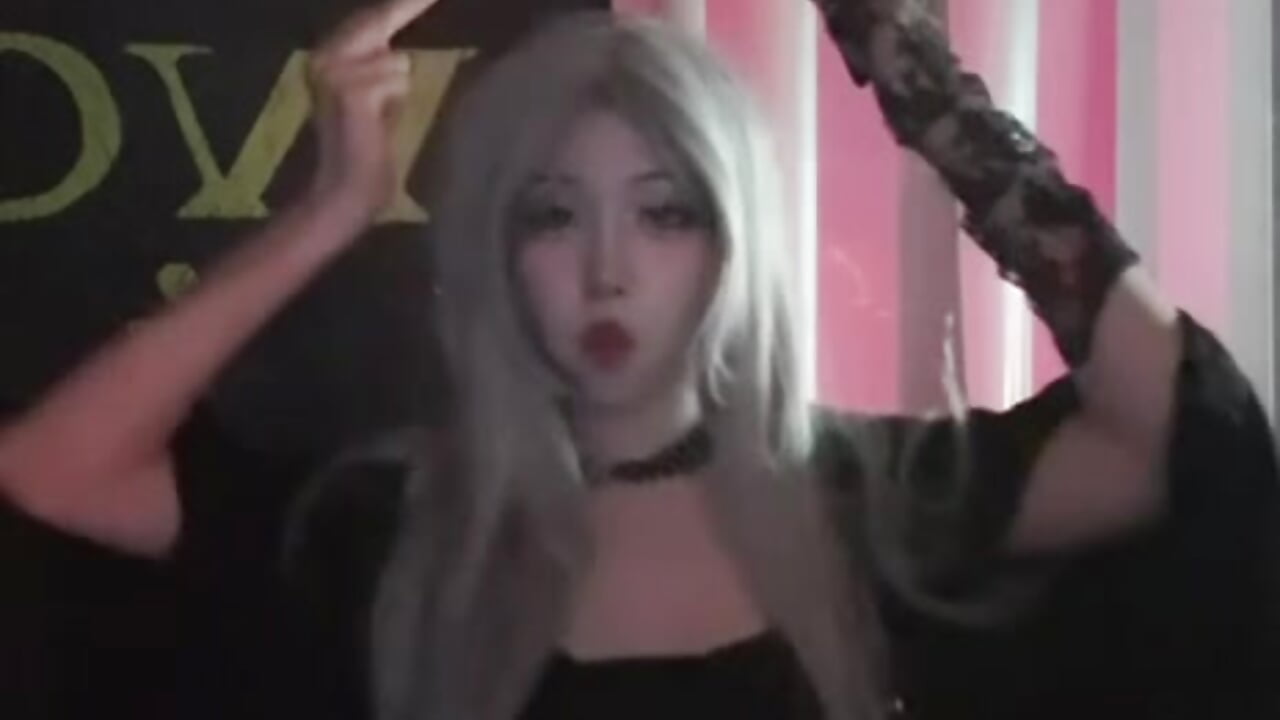 Me - video di YunaNyx modella di cam