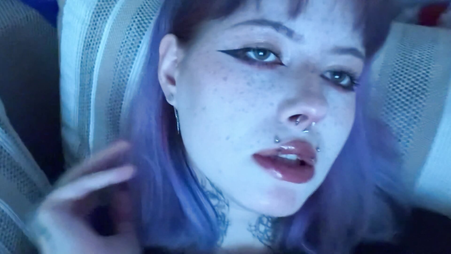 ʘ‿ʘ - video oleh model kamera rediceberg