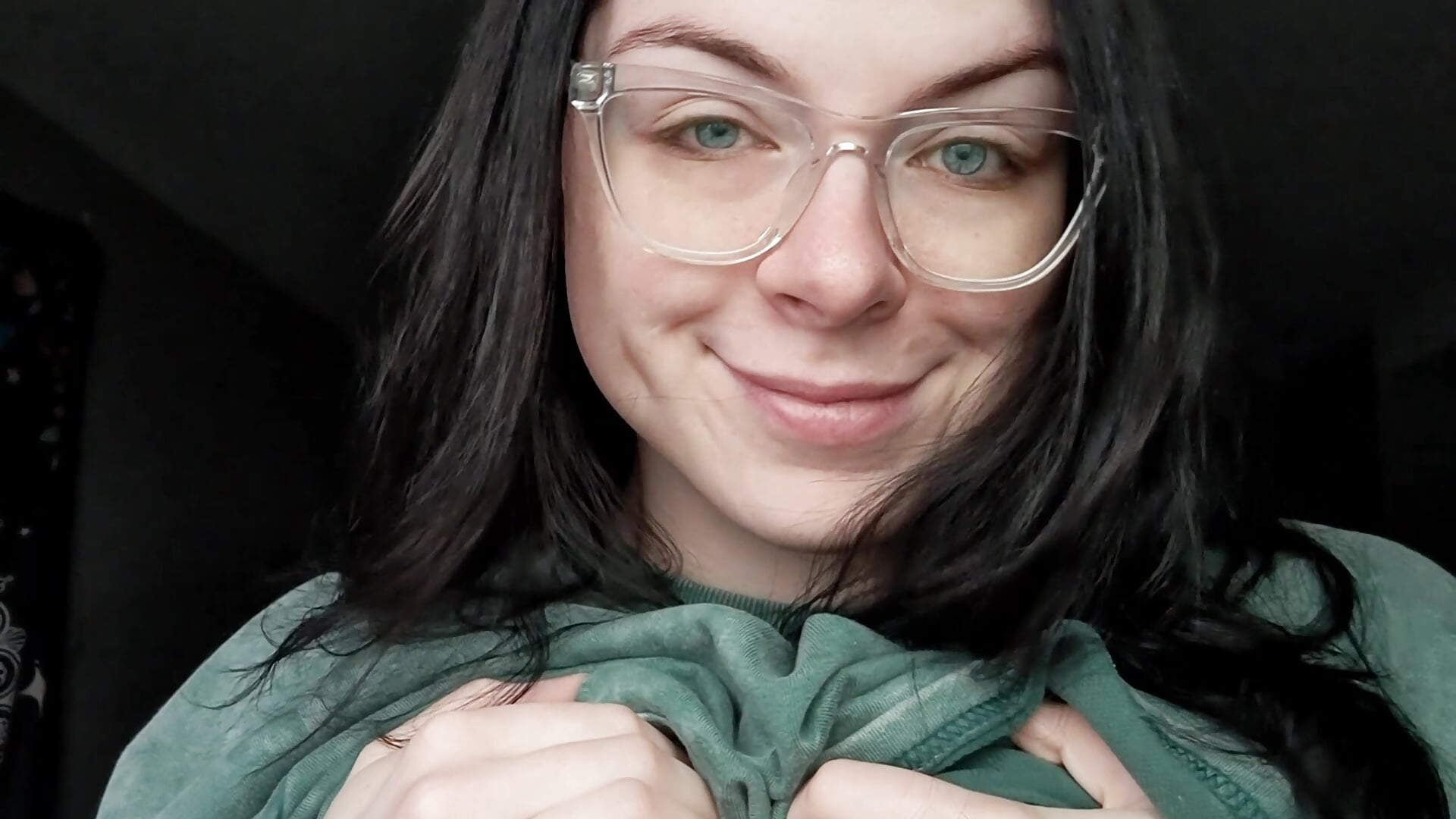 Lil' Nip Slip 😏😉 - סרטון של KaliWanders, דוגמן/ית מצלמה