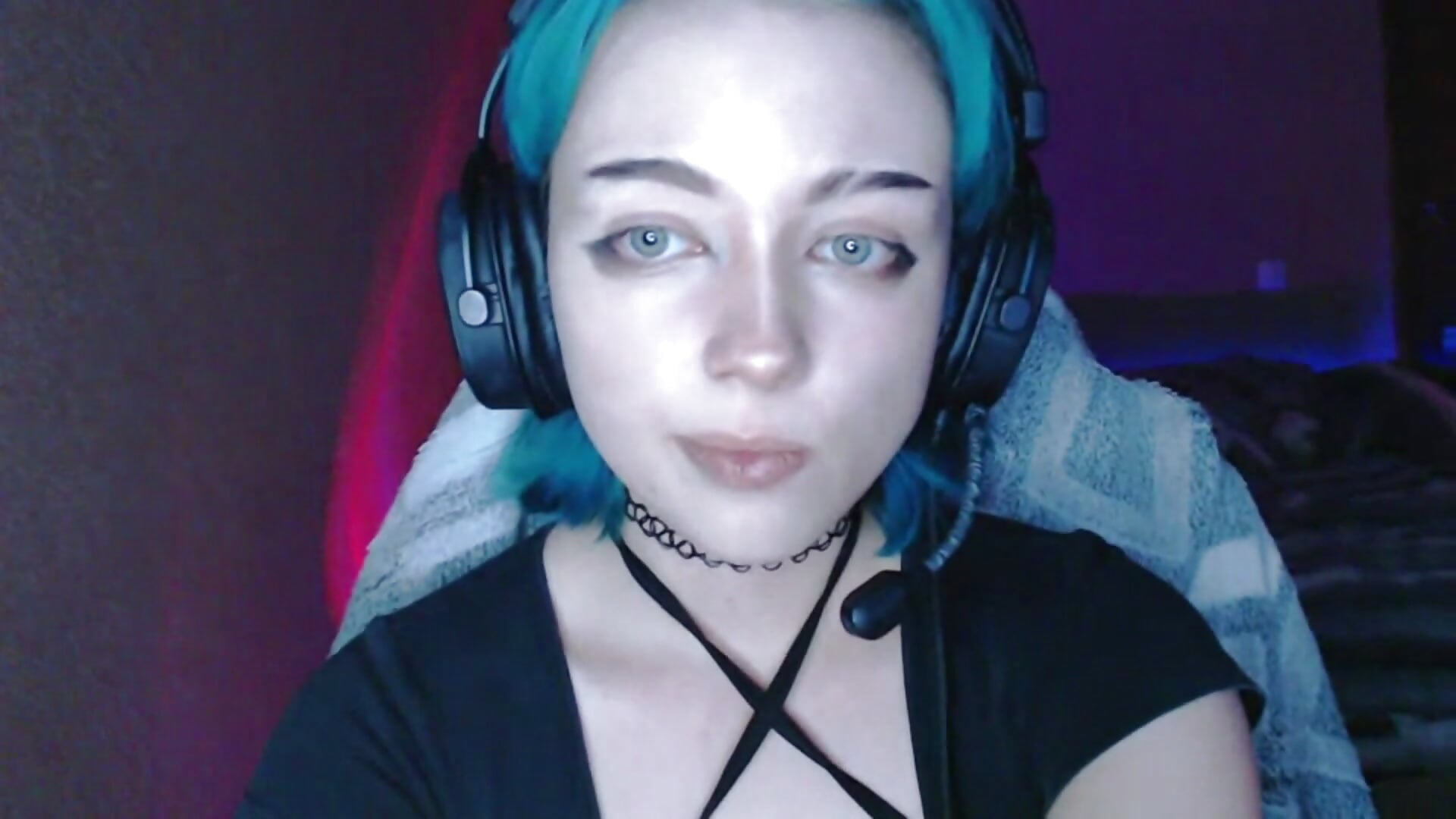 ;) – video modela na kameri GabriellaLawrance