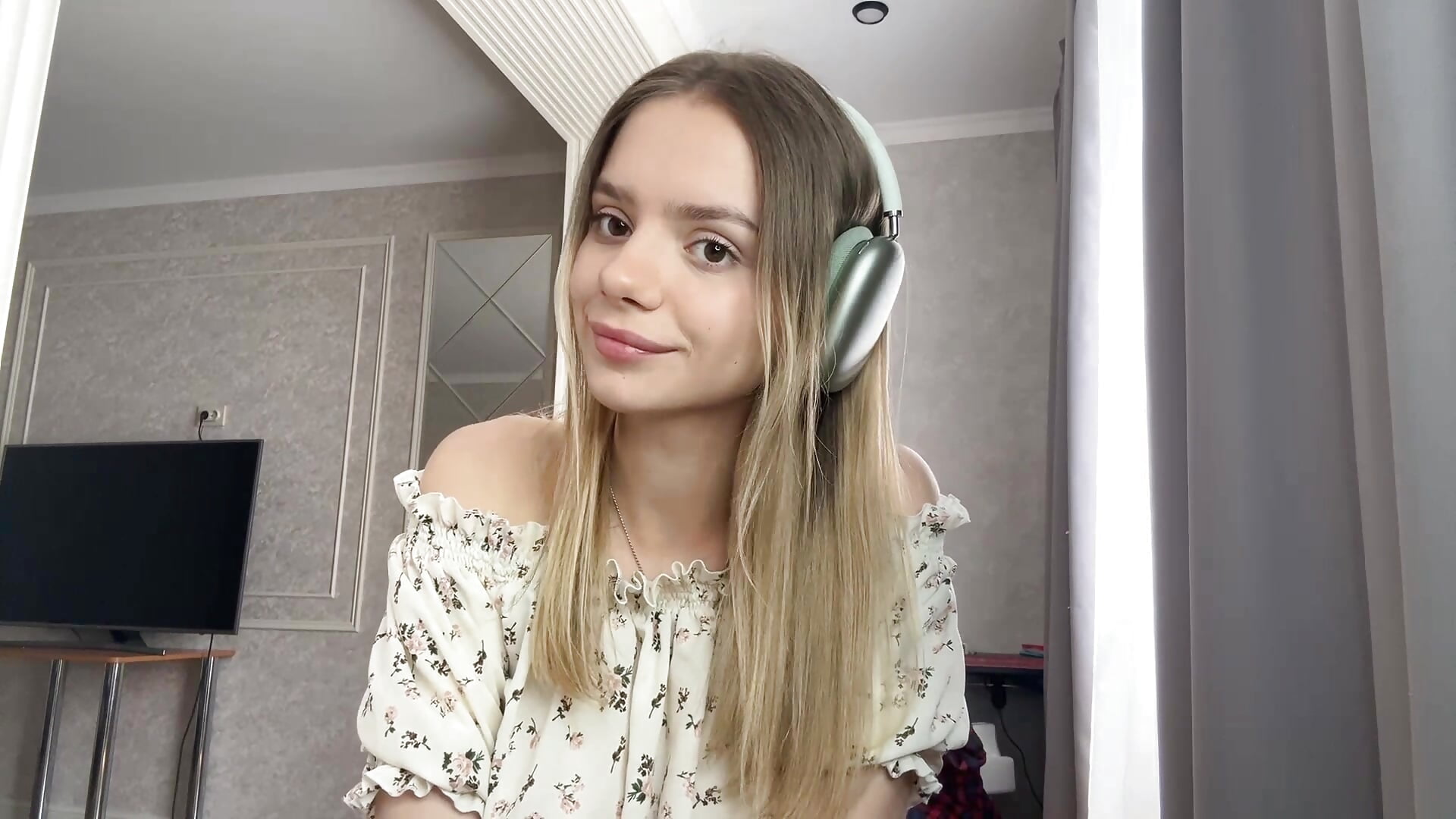 Curious - video di RethaBasich modella di cam