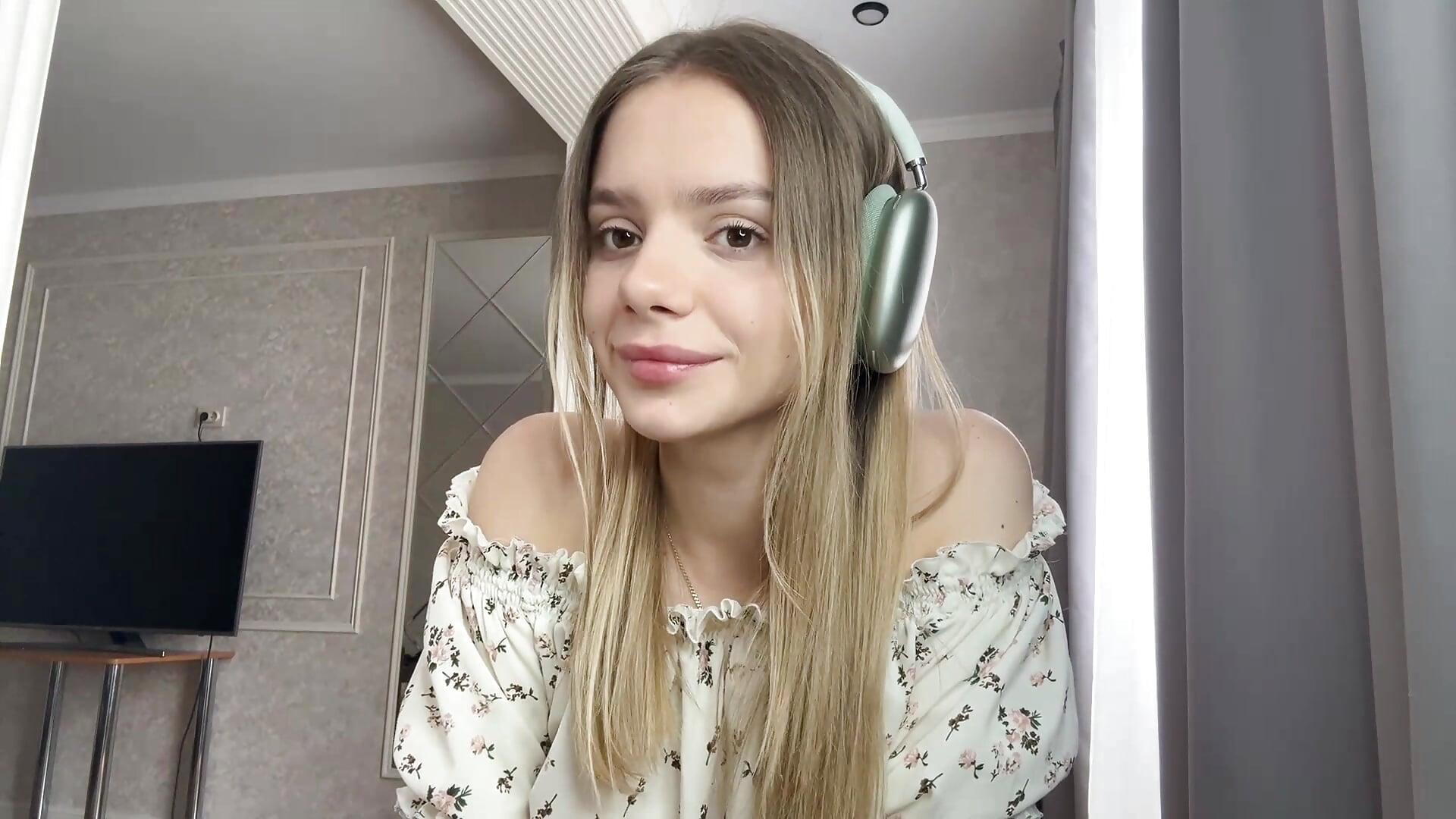 Shy Girl - video di RethaBasich modella di cam