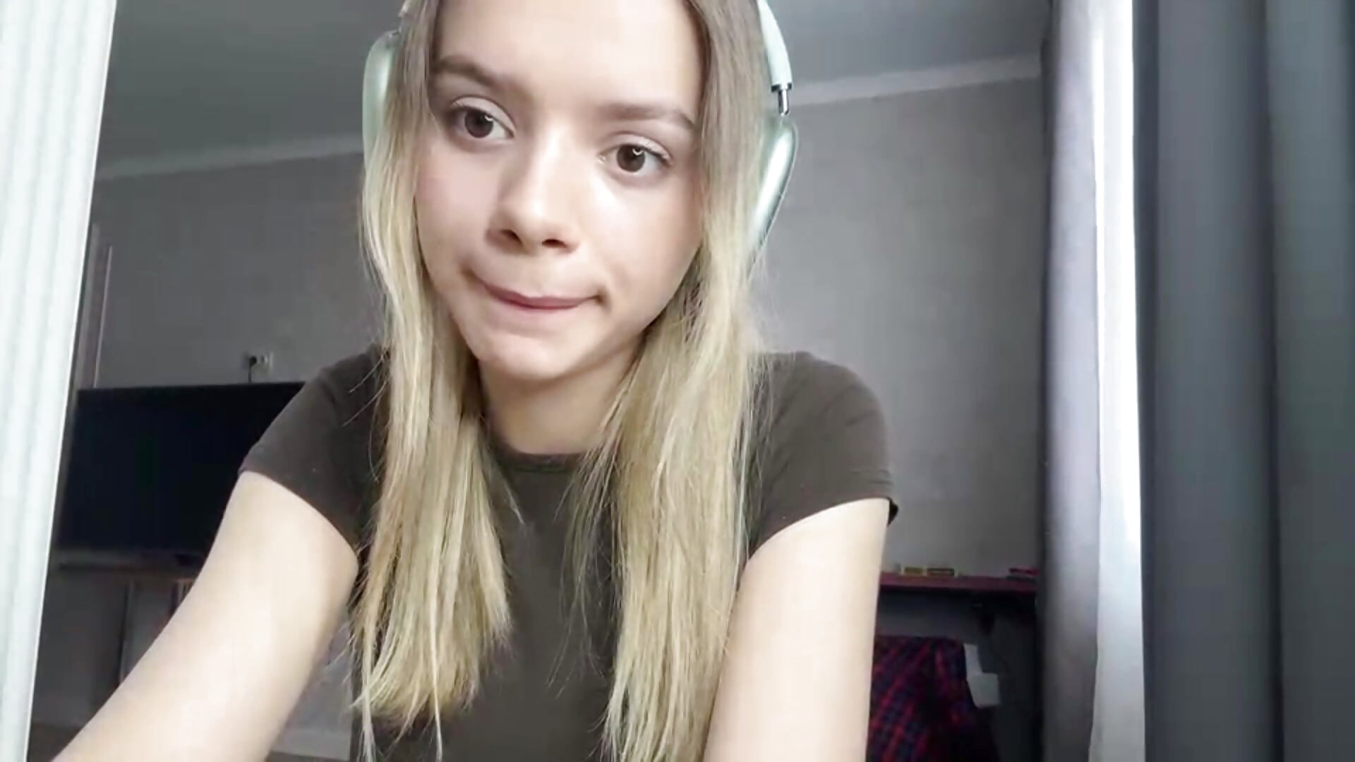 Not Yet - video di RethaBasich modella di cam
