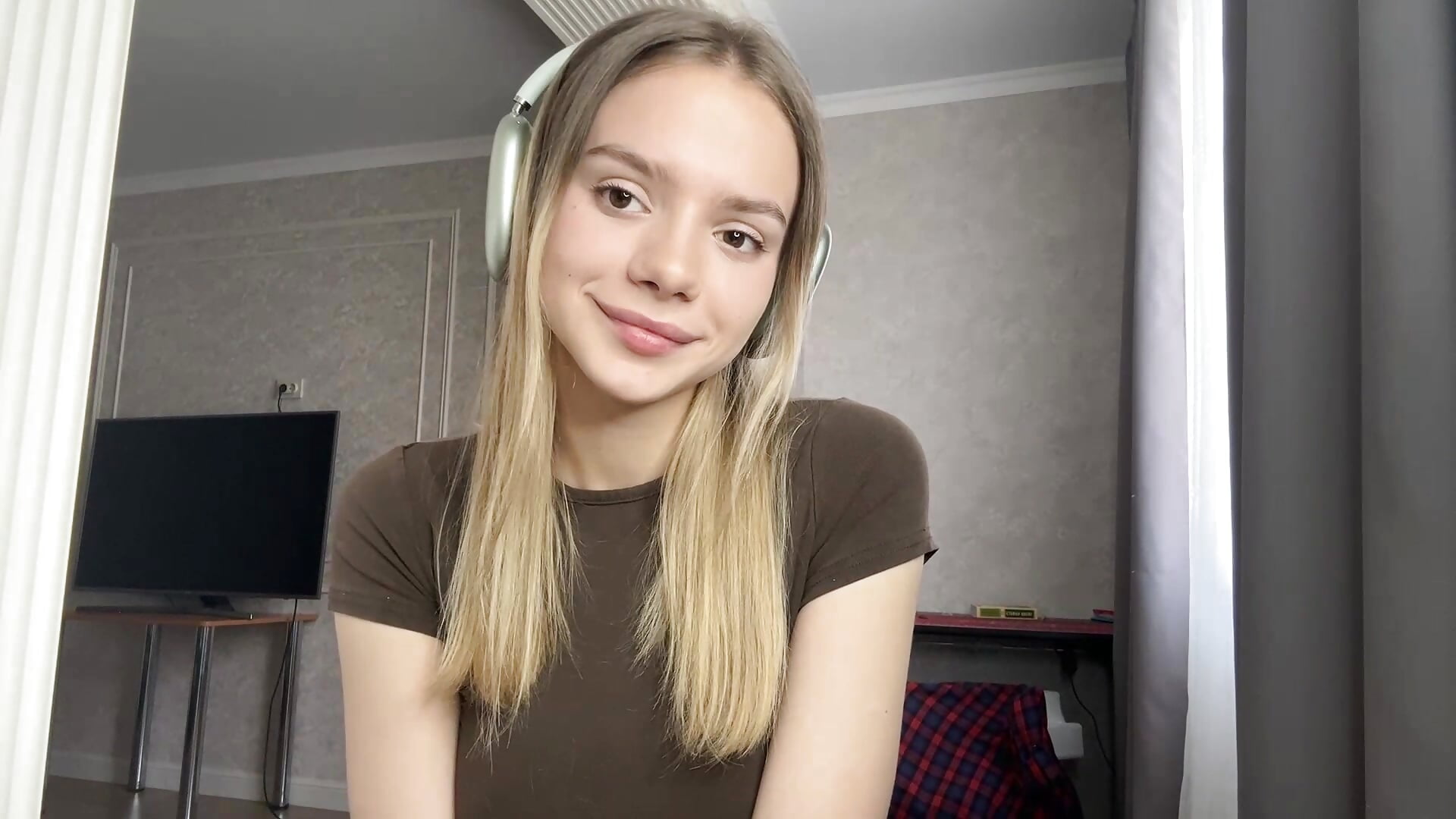 Covered - video di RethaBasich modella di cam