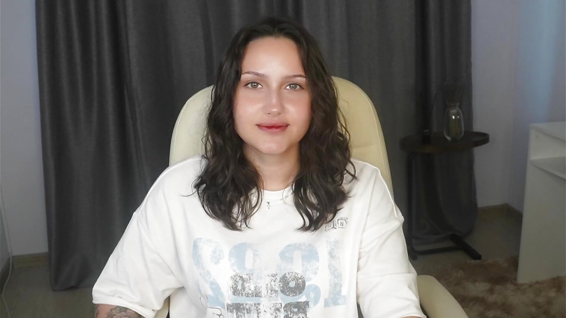 I'm new here ^_^ - video di YettaMead modella di cam
