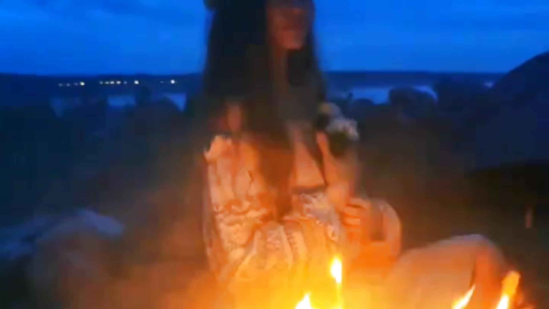 A Little Shy - WhitneyEvenstad主播的视频