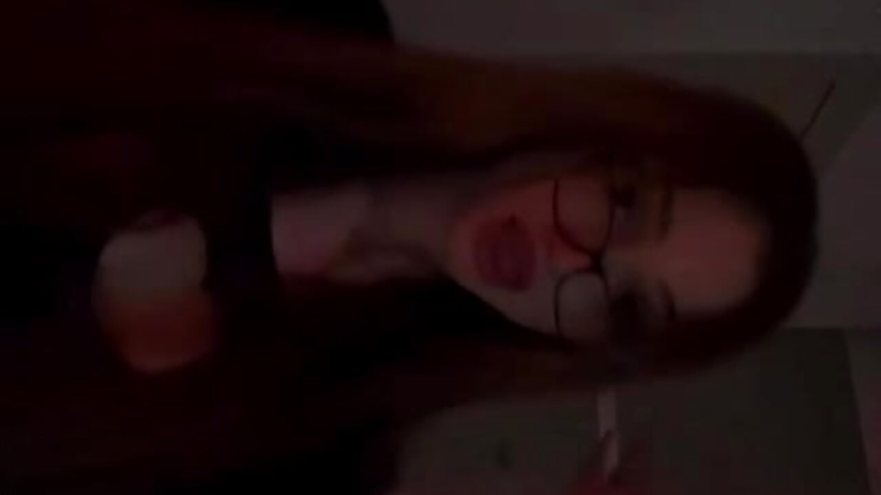 😃 - clip cu WillaVeile model videochat