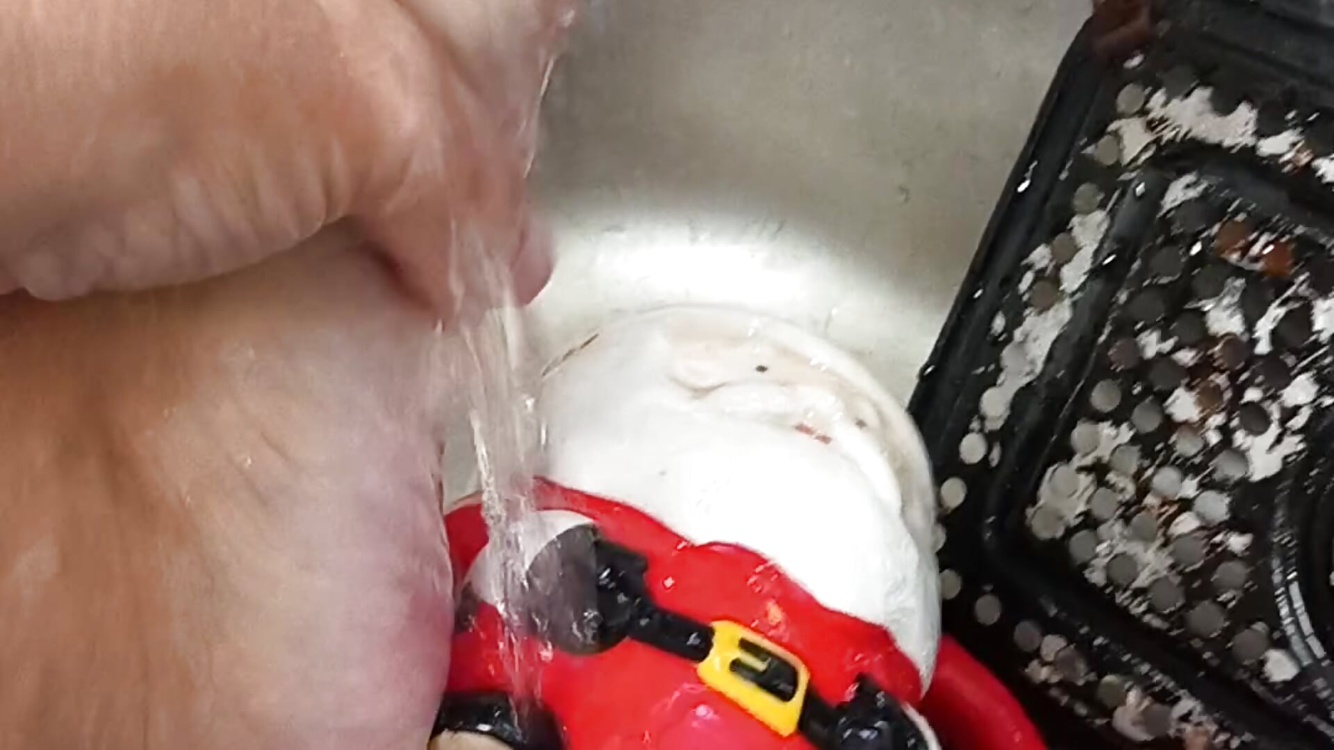 Washing toes in a dirty sink 🤪 your welcome lads - video by XO-Goddess-AnneMarie-XO
