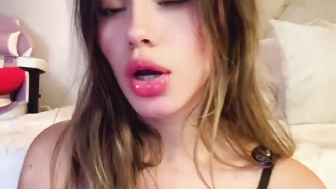 If you were here right now, I’d have a hard time behaving - video by Abril_valen cam model