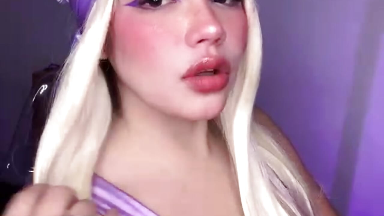 kises for you🤫🤍 - video by Nia_Blum_1 cam model