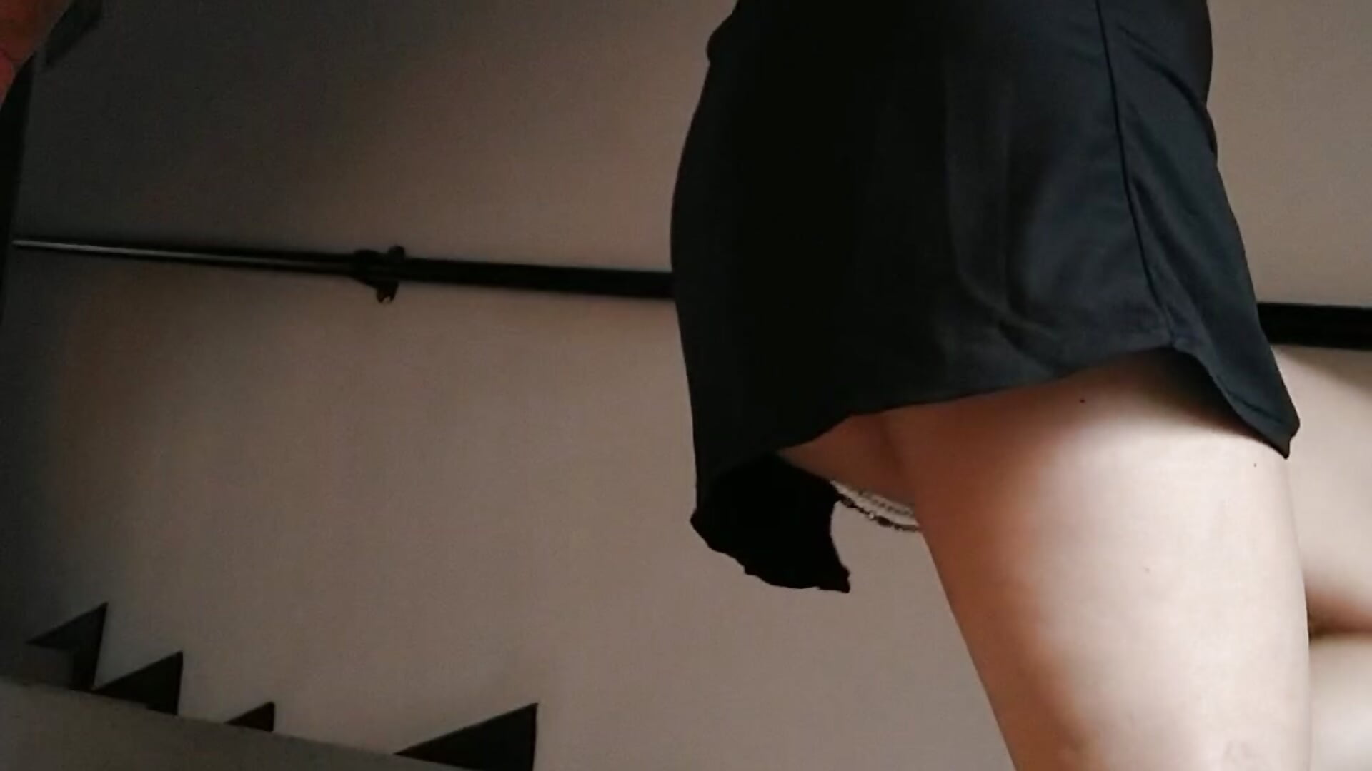 I´d like to wrap my long lwgs around your neck – video af Mia-Mott cam-model