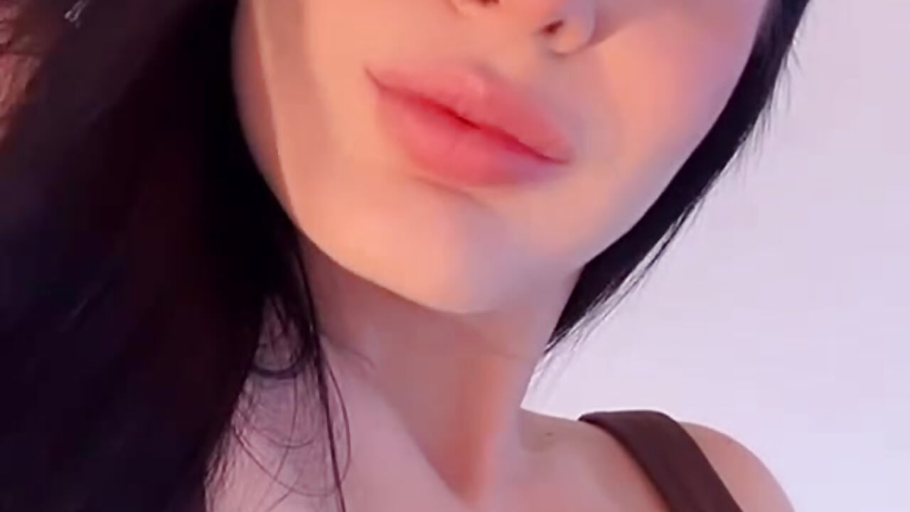 A KISS  💋❤️ - video av Karolinmonroe cam-modell