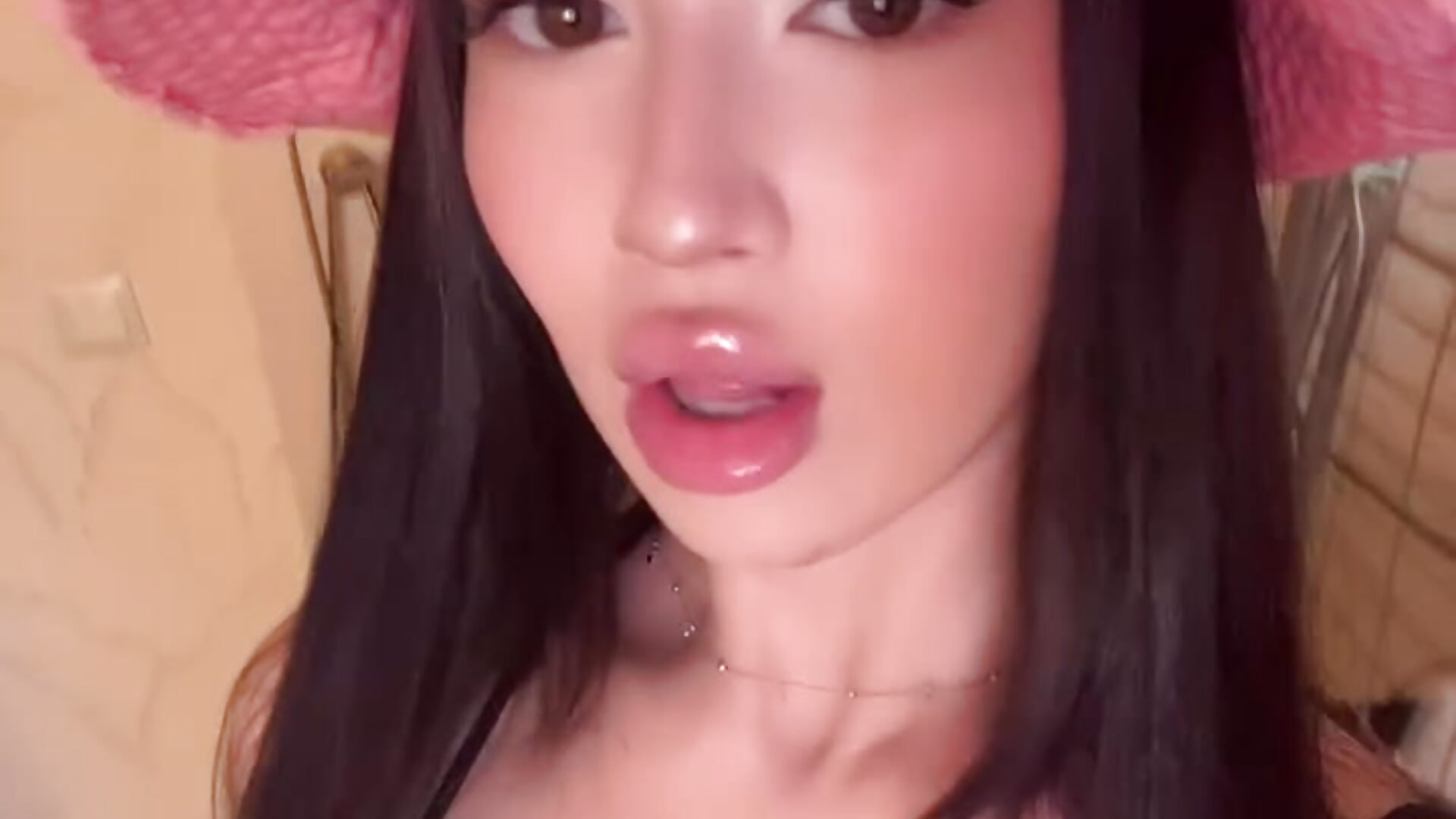 Welcome to Lily– lilli_an kameramodell videója