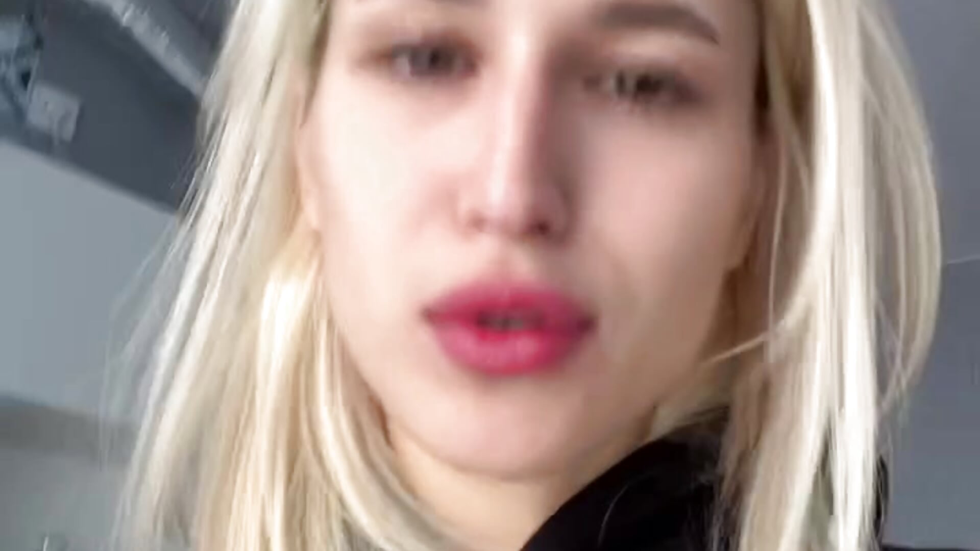 I'm fooling around🤭 - Vídeo de SharlaScottone, modelo de vídeos
