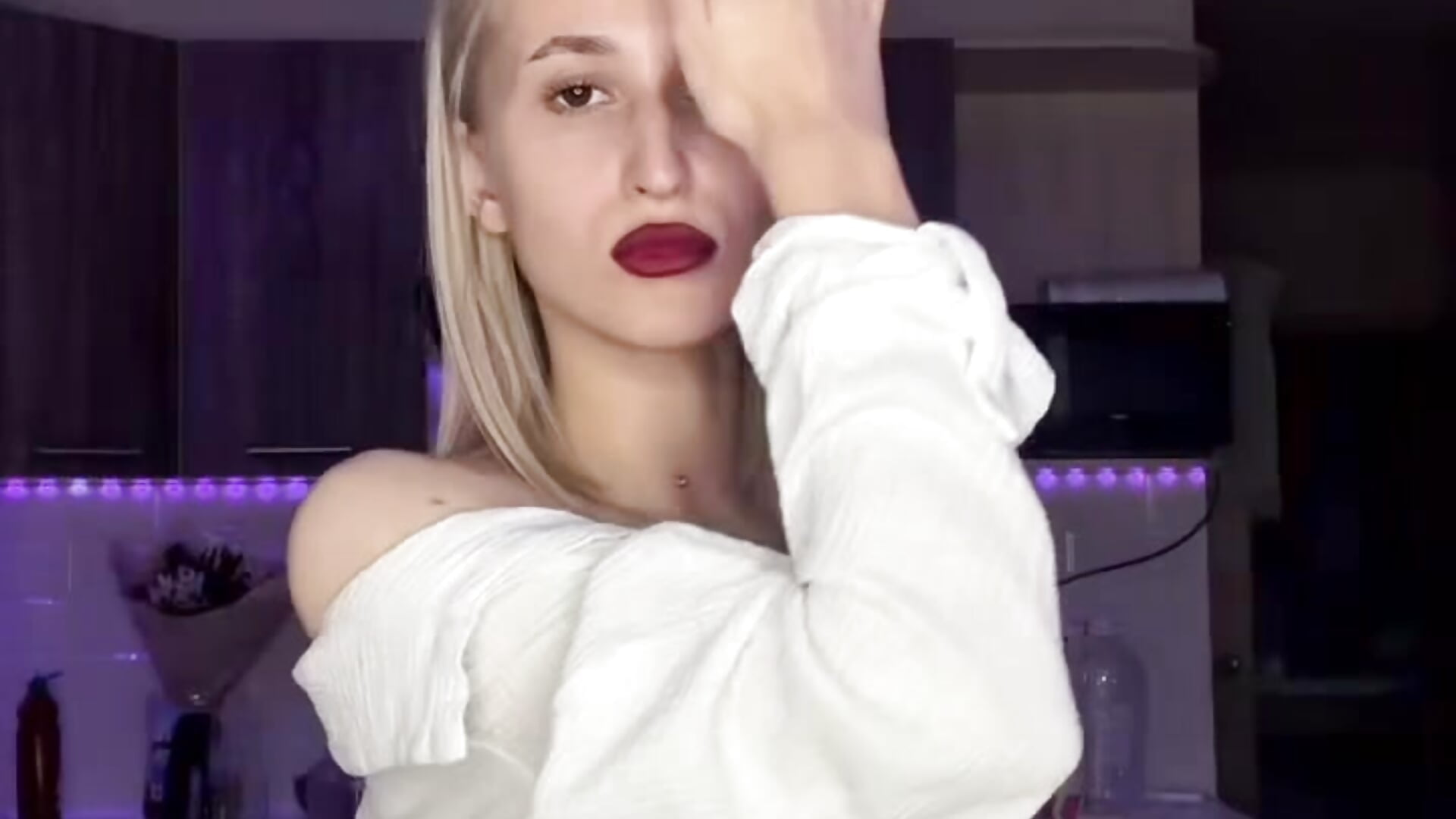 Don't get bored sweet💘 - video by SharlaScottone cam model