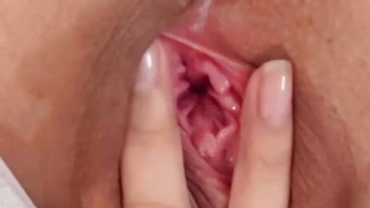 my sweet, pink pussy 🙈​💦​ – video modela na kameri linna_marcela