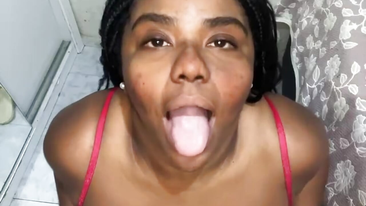 A visão que você vai ter quando gozar na minha boca - video by vicbbw
