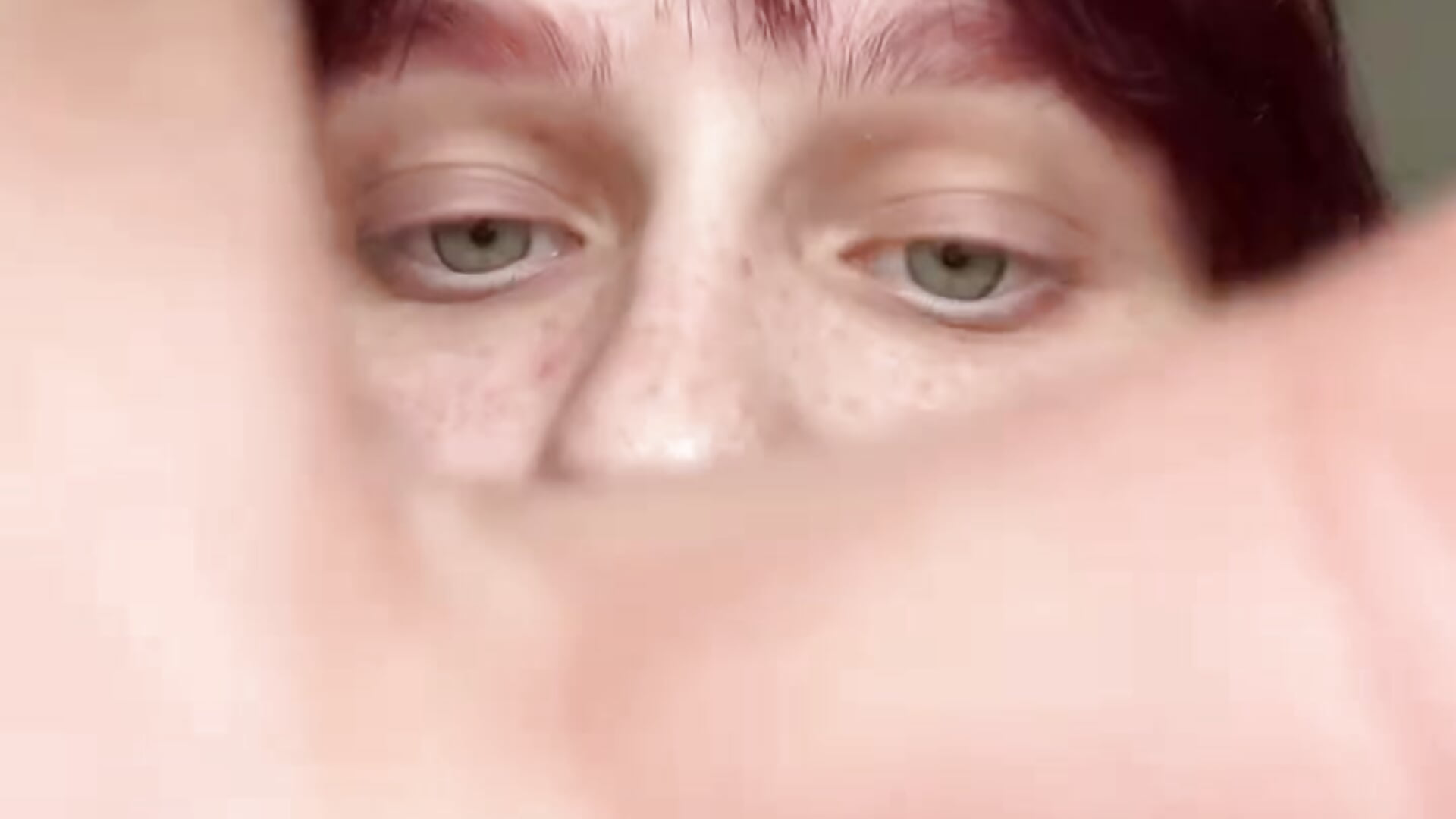 EYES– activeg1rl kameramodell videója