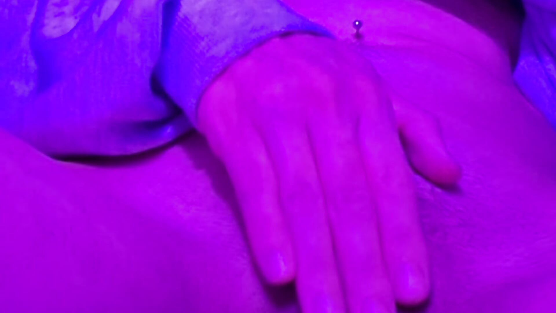 Touching my pussy in the club bathroom - video oleh evandercream kamera model