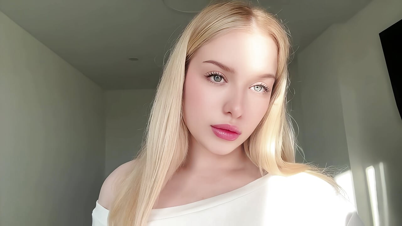 Cutiieeee - video của người mẫu cam Elisahaps