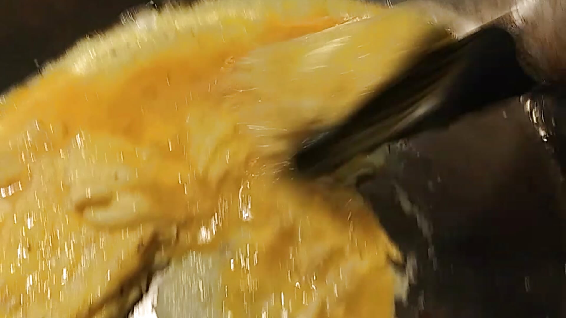 Cooking eggs - video di SimoneSavage