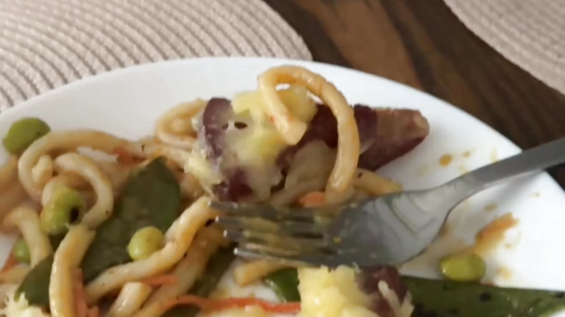dinner 😋 – video modela na kameri RoutedRib
