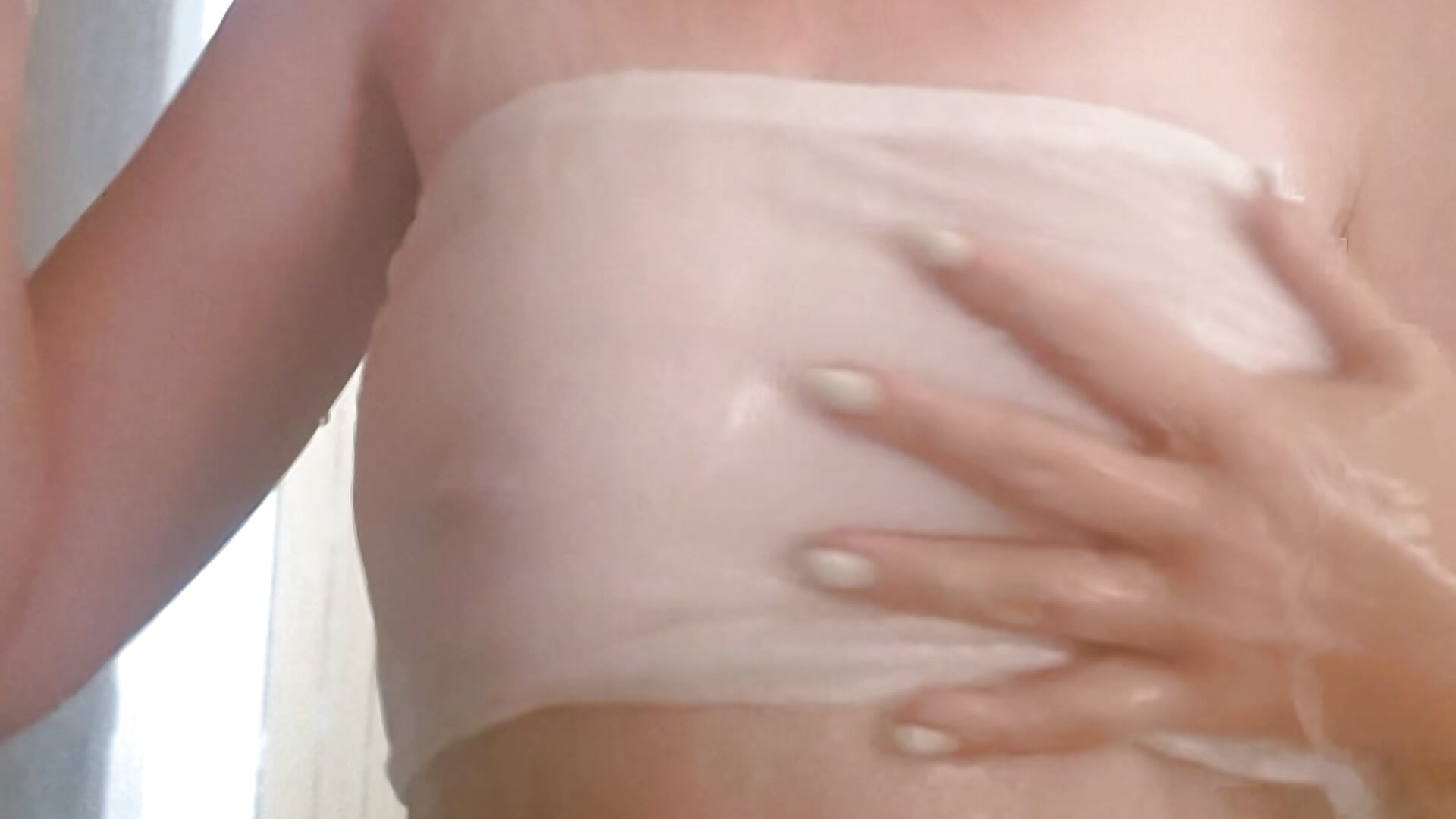 Wet T-Shirt...💦 - 視頻由 Seductive_16 主播提供