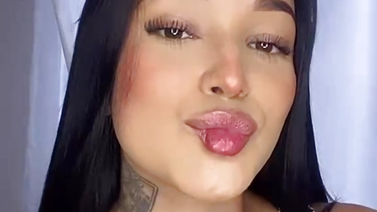 Can't Resist Me 🤤 - video di MelissaGiil modella di cam