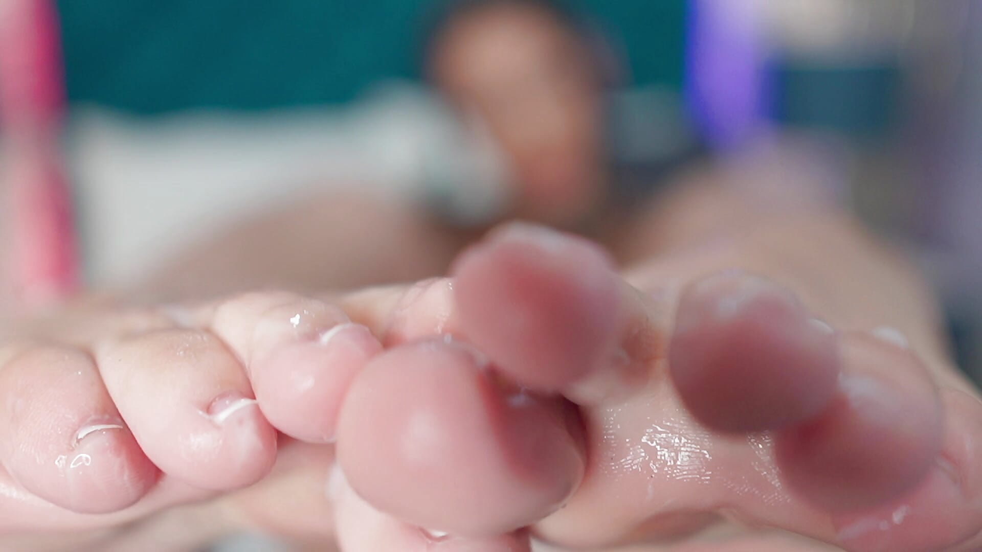Feet view with pussy taste!👅 – video od webkamerové modelky MelissaGiil