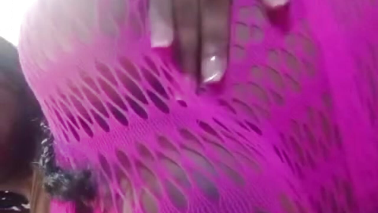 Today, I decided to let my moves speak for me… watch closely, because you might want to replay this - vídeo de KiraClay modelo de câmara