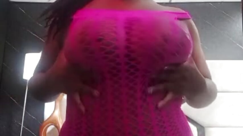 Sweet Temptation — Sweet enough to crave, wild enough to remember. 🍓😏🔥 - vidéo du modèle de showcams KiraClay