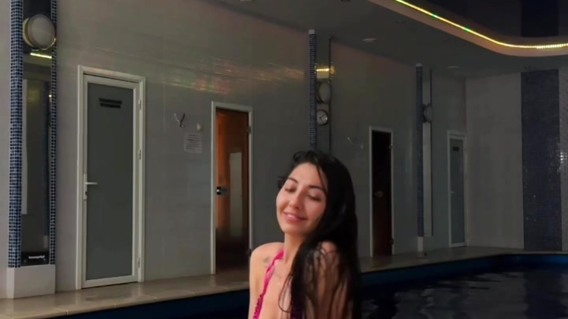 pink bikiny ^^ - video by Kaili_Vie