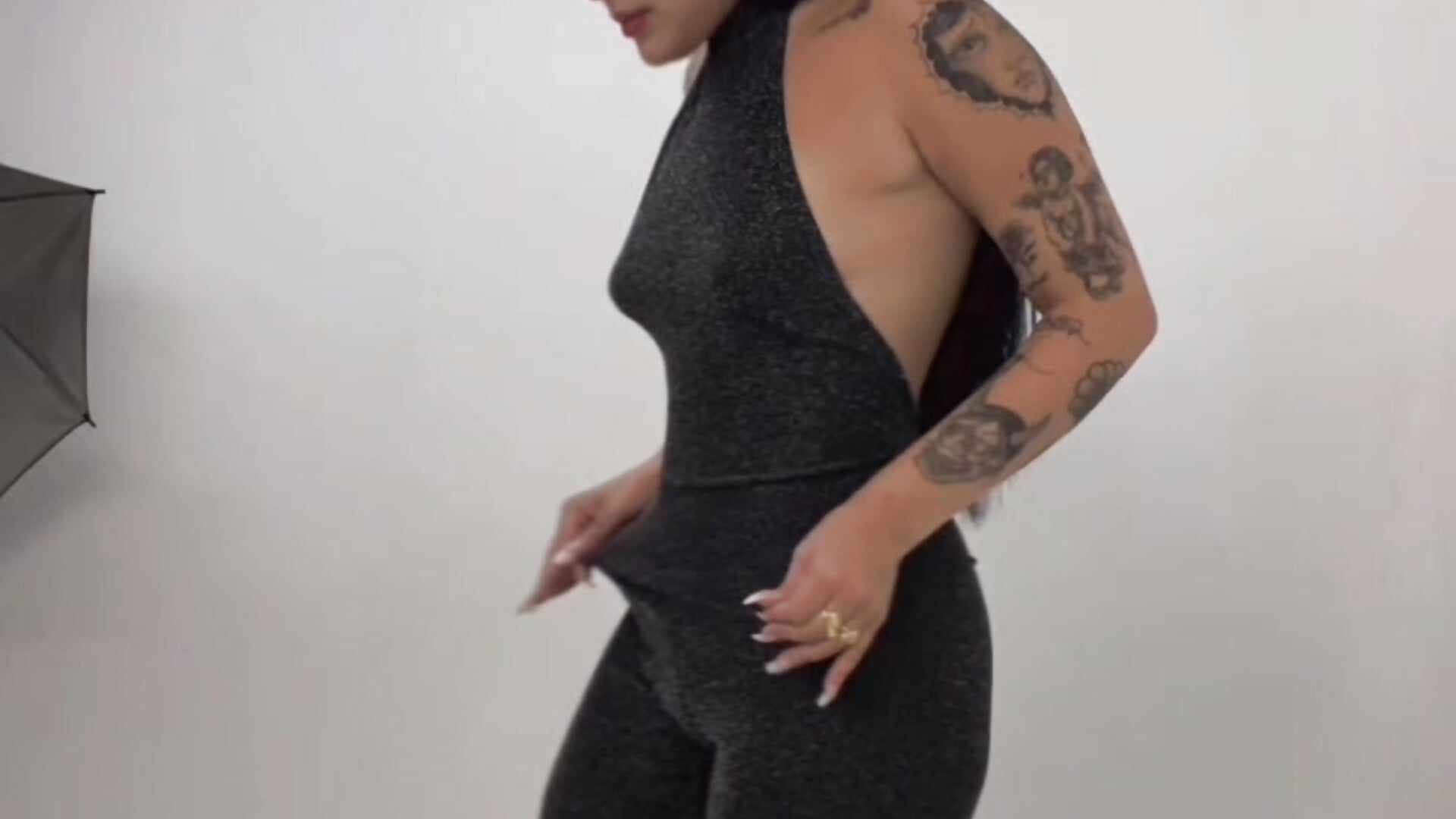 April <3 – video modela na kameri April_Sutraa