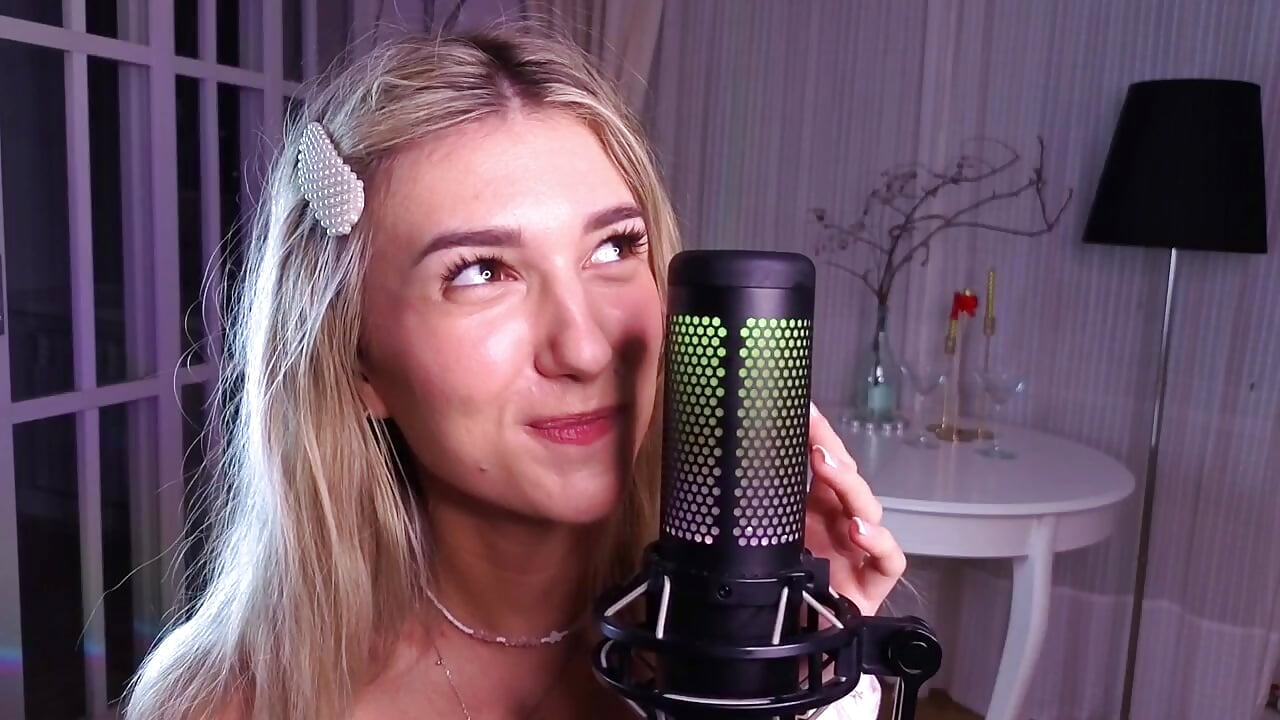 ASMR - clip cu AdelaNovela model videochat