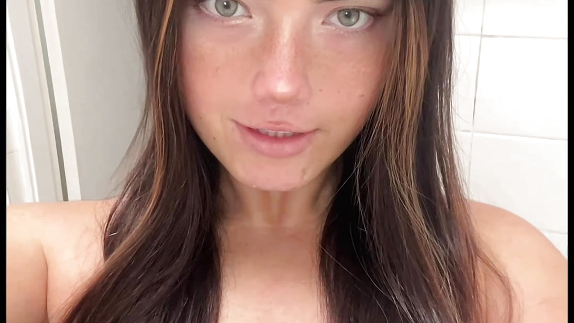 don't stare too much - video od modelky/modela WhiteAllureUkx