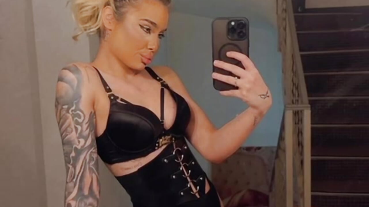 Come close to me 😈 - video av TaniaBliss cam-modell